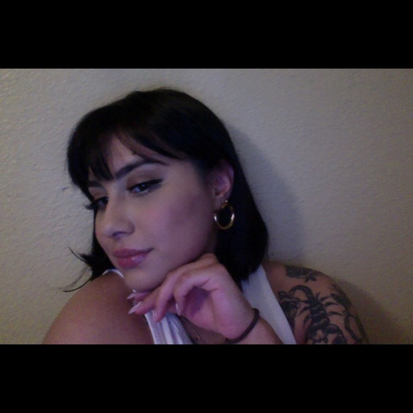 Meet your Posher, Anahi - Picture 1 of 1